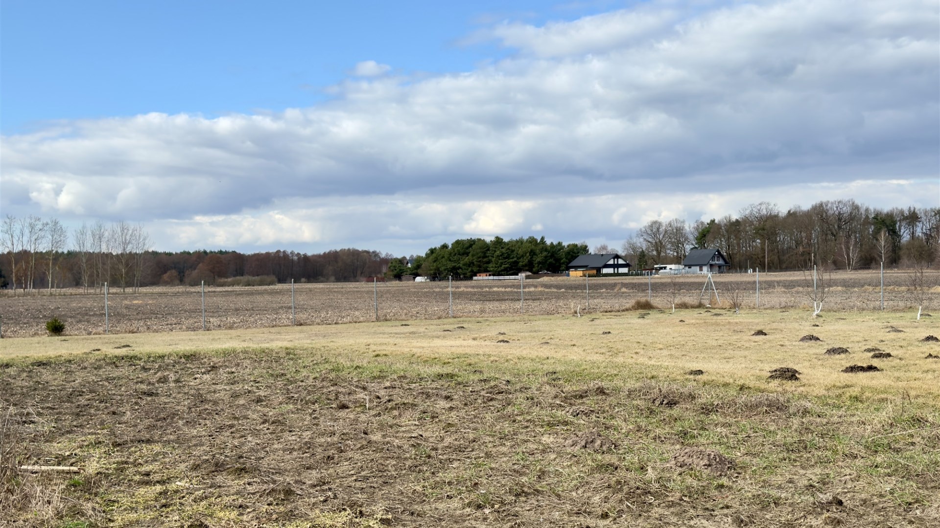 Działka na sprzedaż